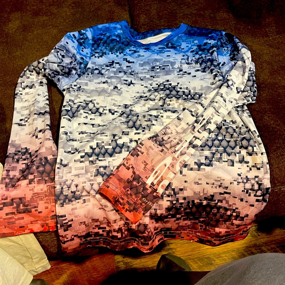 Boys size 7/8 Columbia PFG fishing long sleeve shirt.